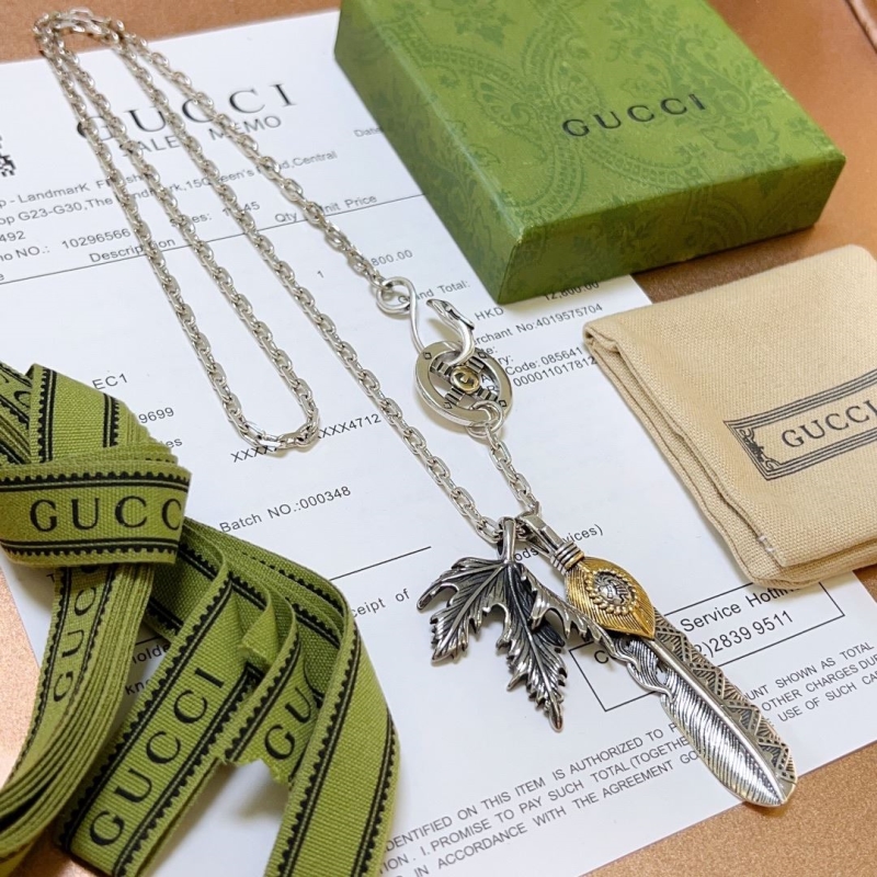 G*u*i necklaces